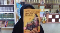 Image of cinta bersemi di seberang tembok